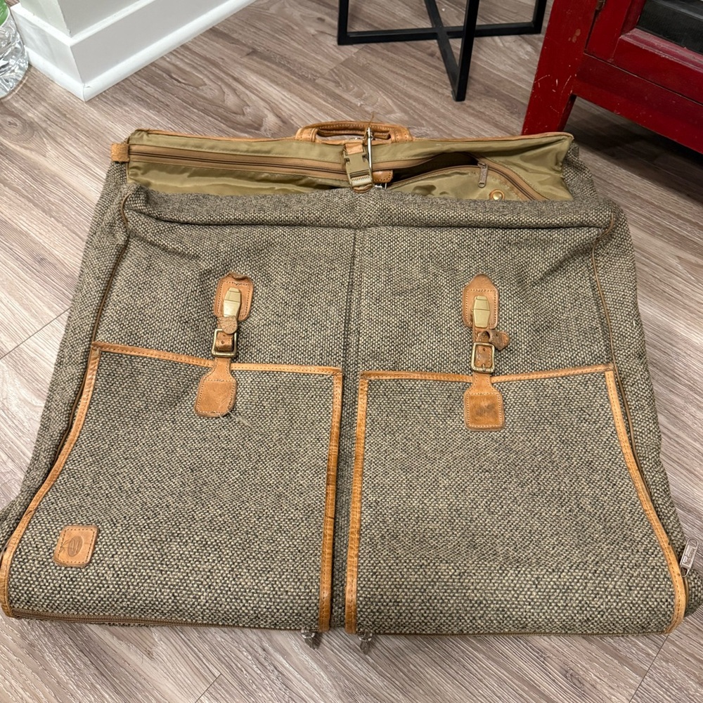 Vintage Hartmann Tweed and leather hanging garment travel bag.